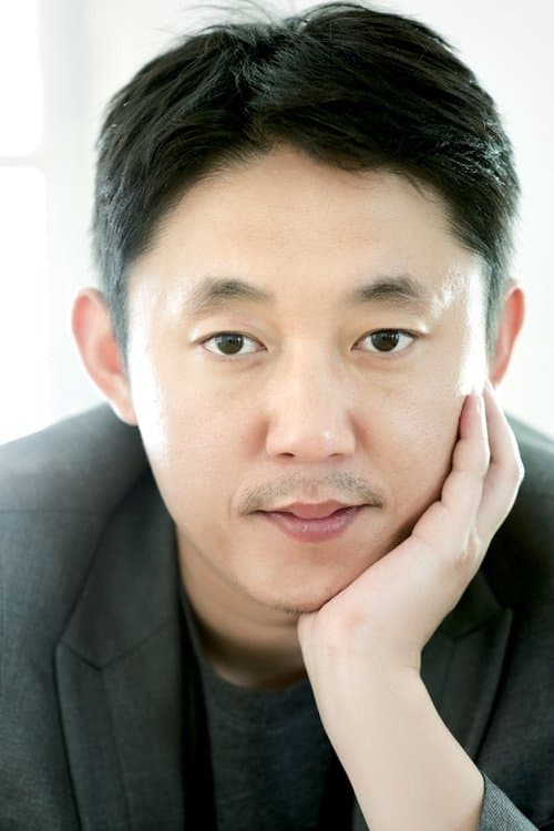 A portrait of Huh Jong-ho