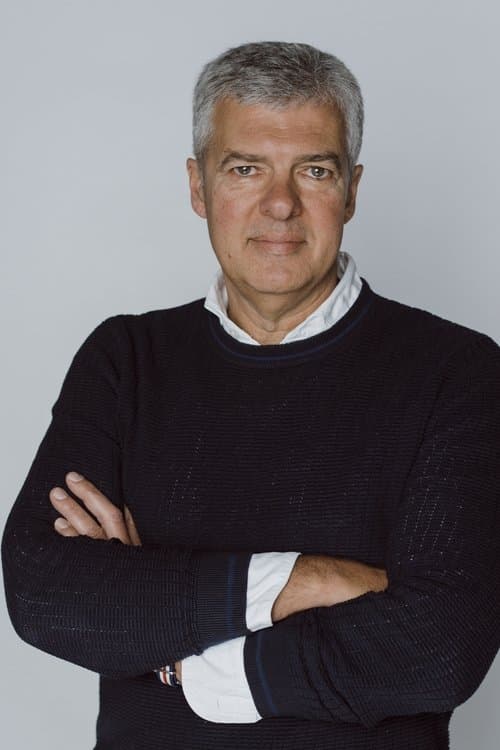 A portrait of Ian Darling