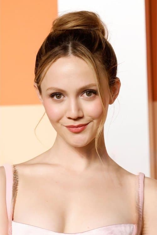 Iris Apatow photo