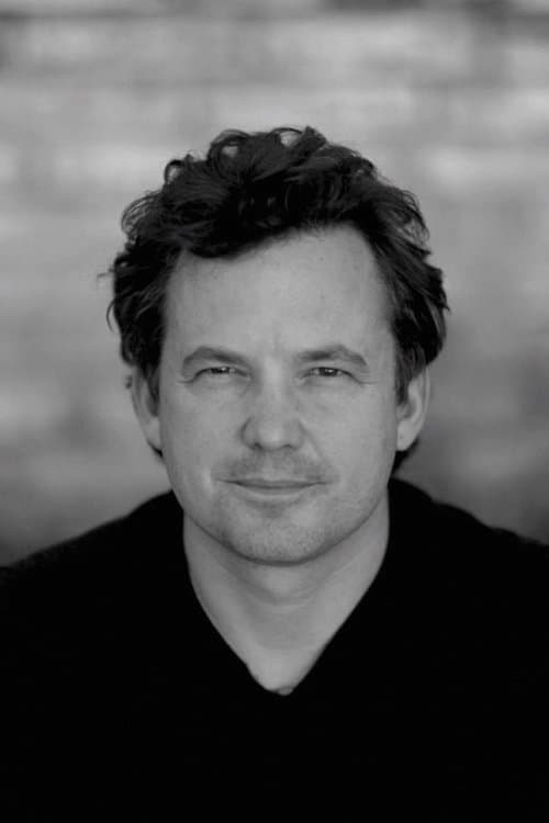 A portrait of Iván Noel