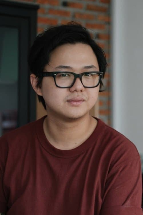 A portrait of Jason Iskandar
