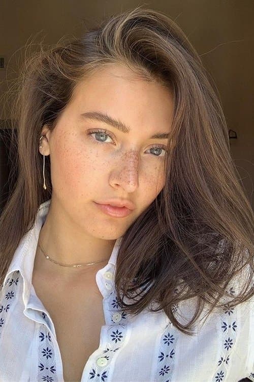 Jessica Clements photo
