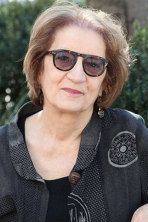 A portrait of Johanna Demetrakas