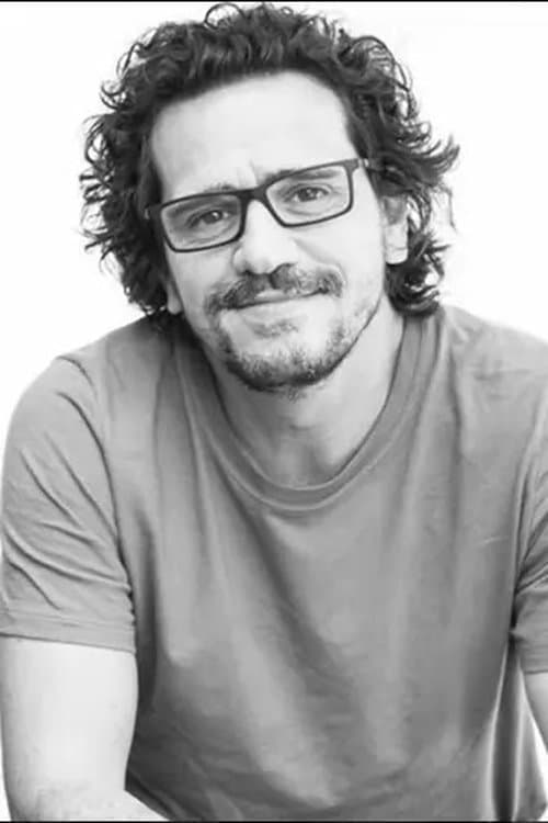 A portrait of Johnny Araújo