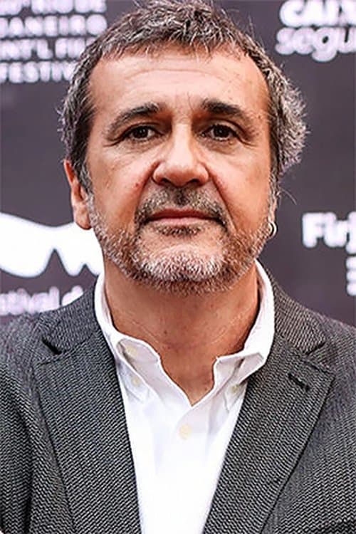 A portrait of José Alvarenga Jr.