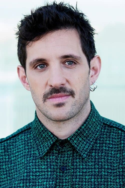 A portrait of Jota Linares