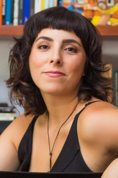 A portrait of Julia Rezende