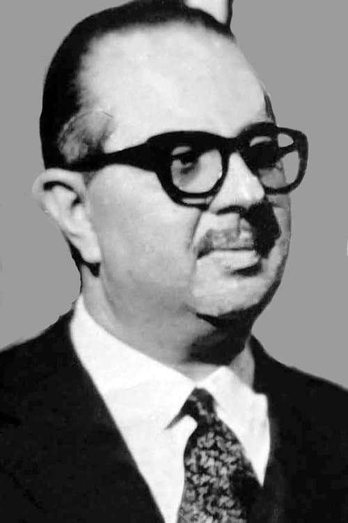 A portrait of Julio Porter