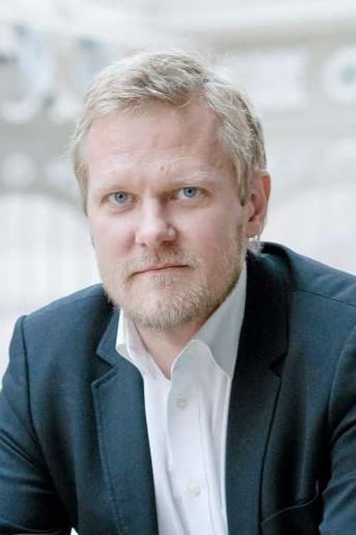 A portrait of Kasper Holten