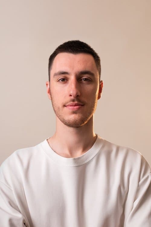 A portrait of Kirk Mihelakos