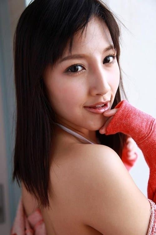 Laura Aoyama photo