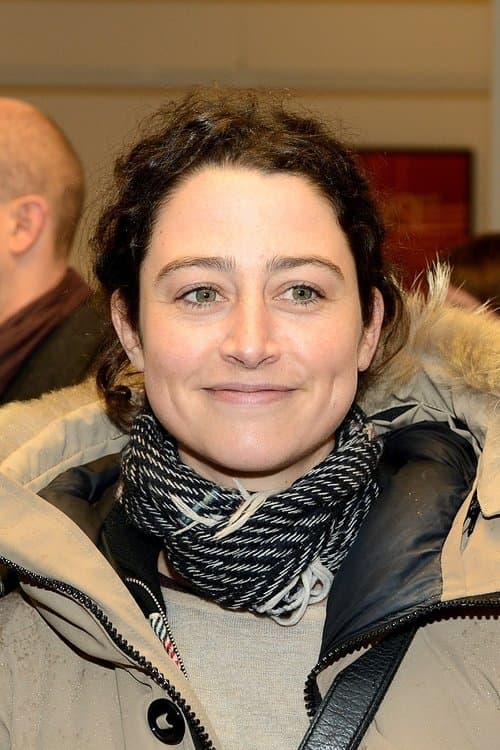 A portrait of Laura Schroeder