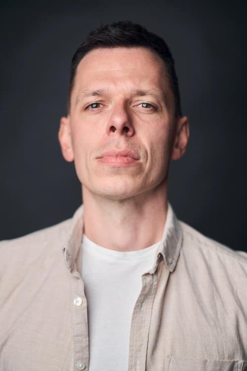 Lee Comley photo