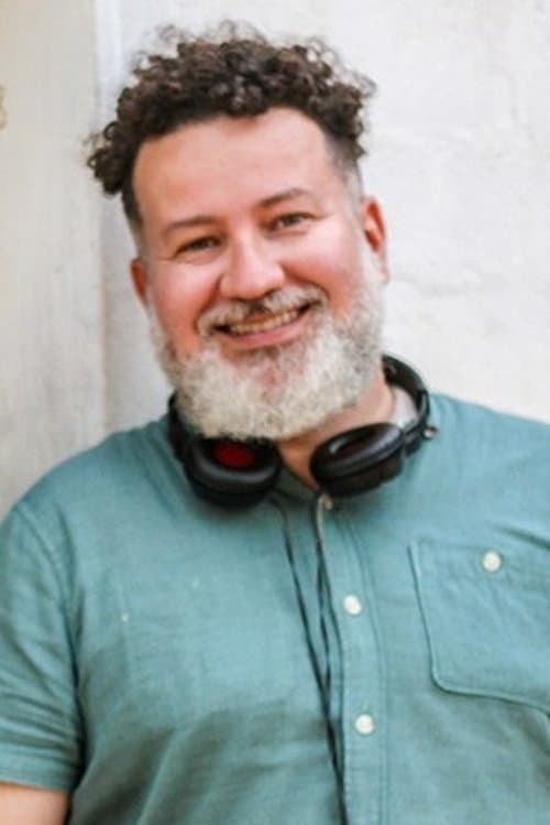 A portrait of Leo Tabosa