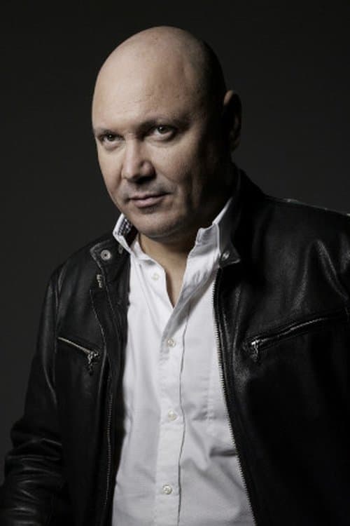 A portrait of Leonel Vieira
