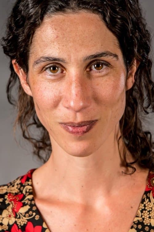 A portrait of Leonor Noivo