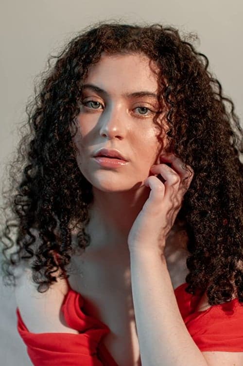 Lilla Crawford photo