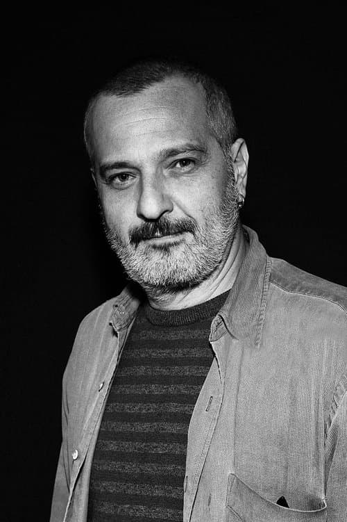 A portrait of Lírio Ferreira