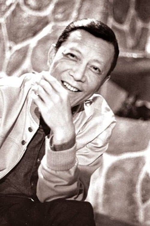 A portrait of Lo Chen