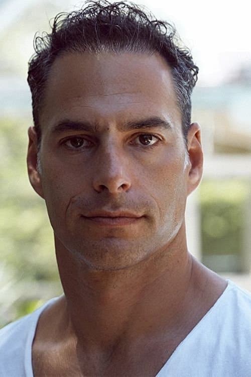 Lucas Akoskin photo