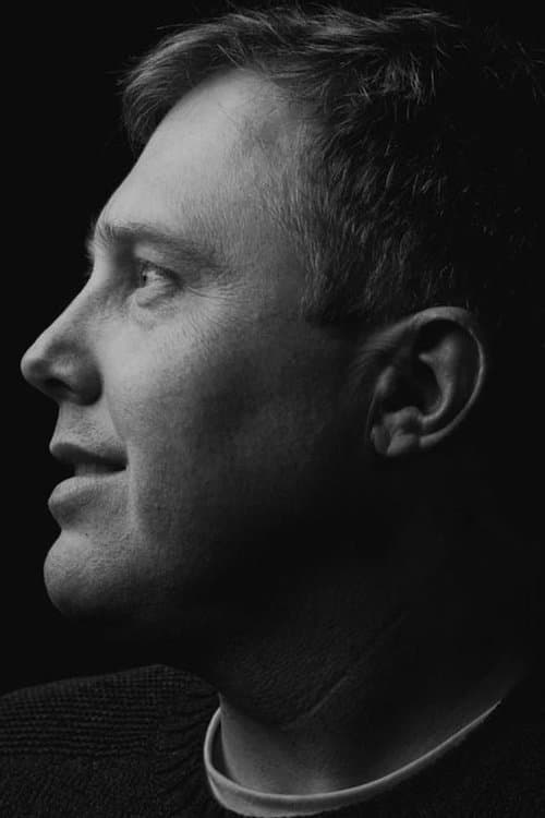 A portrait of Lucas Heyne