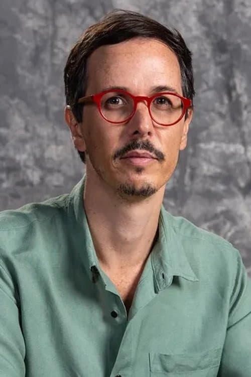 A portrait of Lucas Paraizo