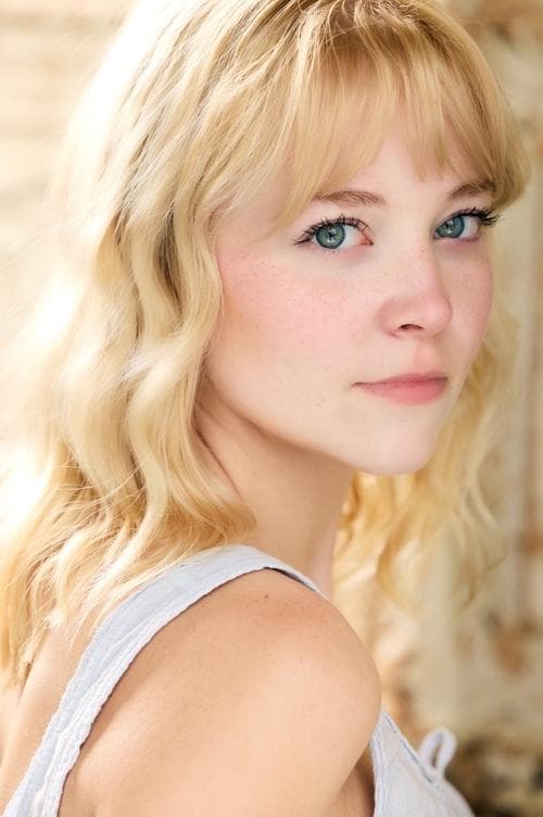 Mackenna Shults photo