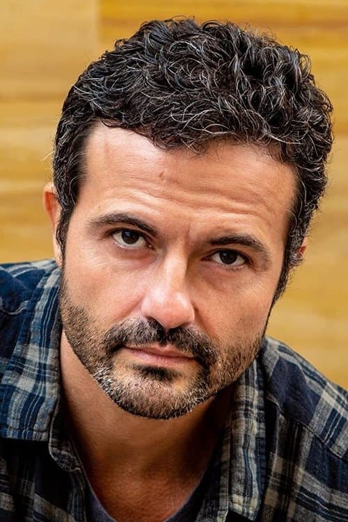 A portrait of Marcelo Galvão
