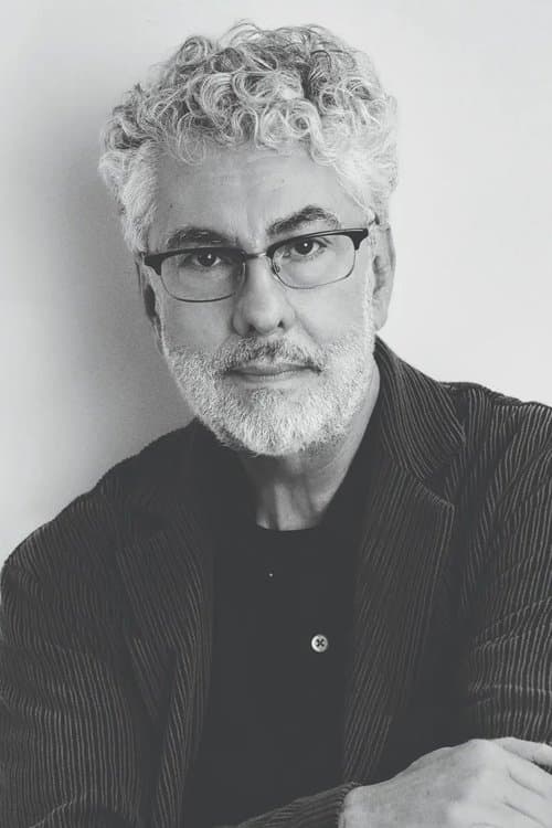 A portrait of Marcio Kogan
