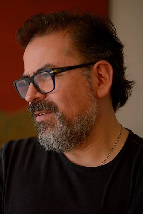 A portrait of Mario Muñoz
