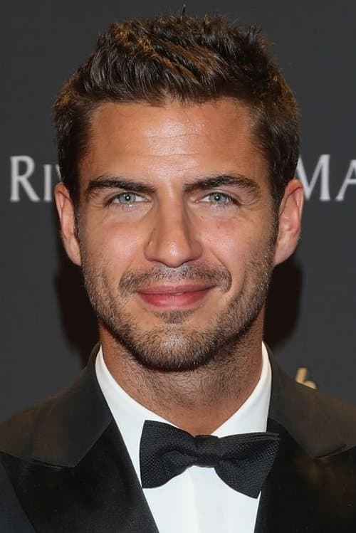 Maxi Iglesias photo