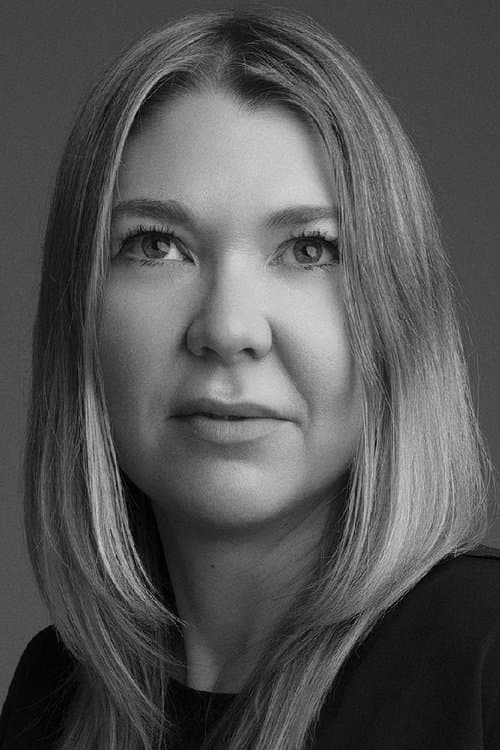 A portrait of Mia Donovan