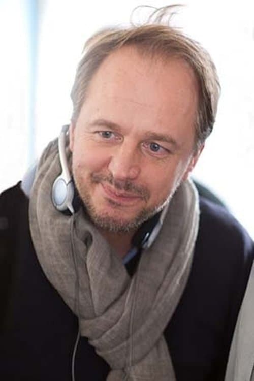A portrait of Michael Karen