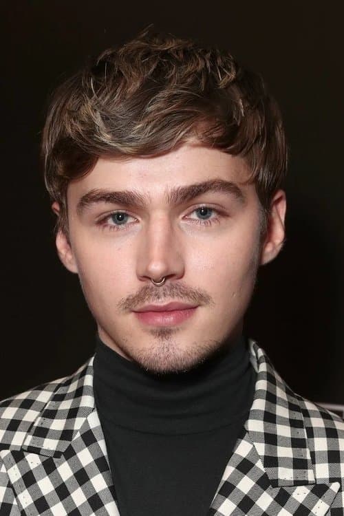 Miles Heizer photo