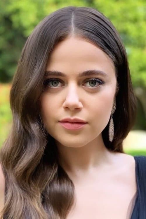 Molly Gordon photo