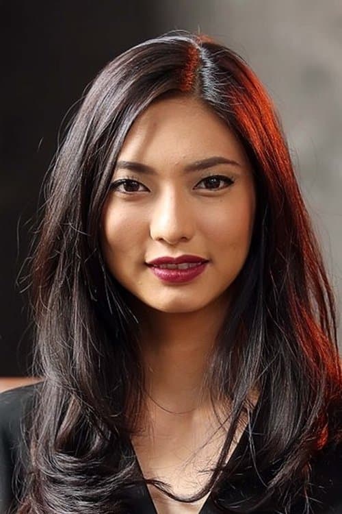 Nadia Saphira photo