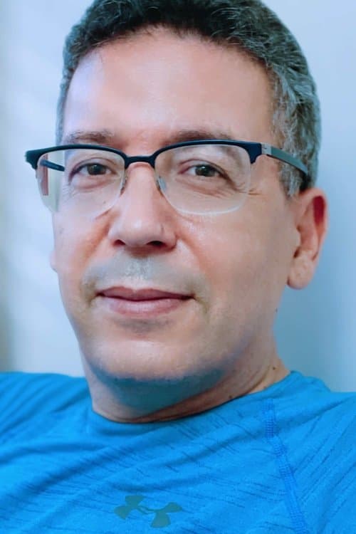 A portrait of Nassim Abassi