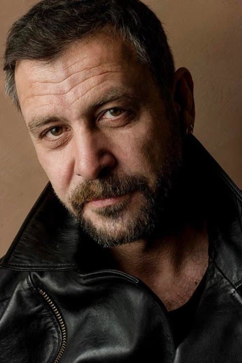 Nejat İşler photo