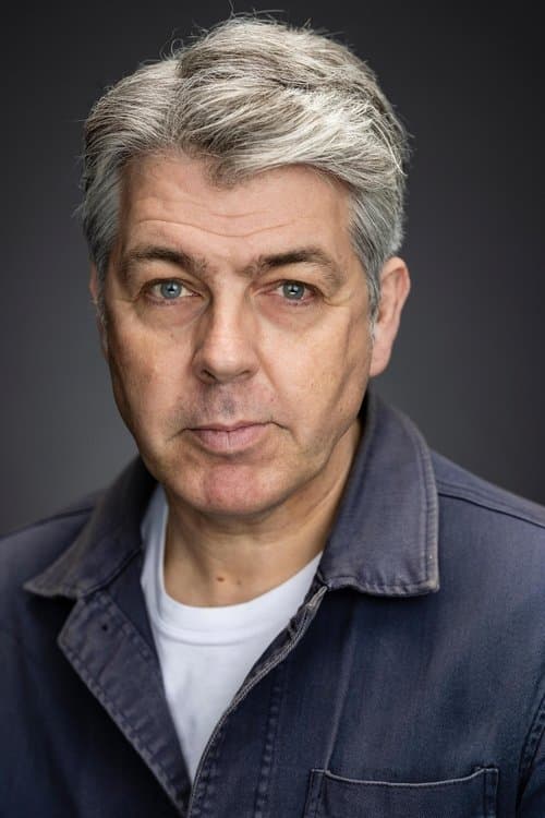 Oliver Senton photo