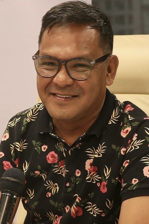 A portrait of Omar Deroca