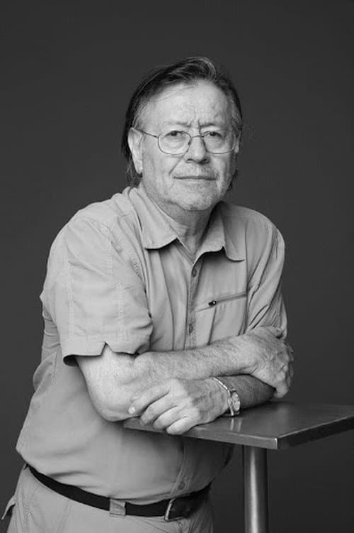 A portrait of Orlando Lübbert
