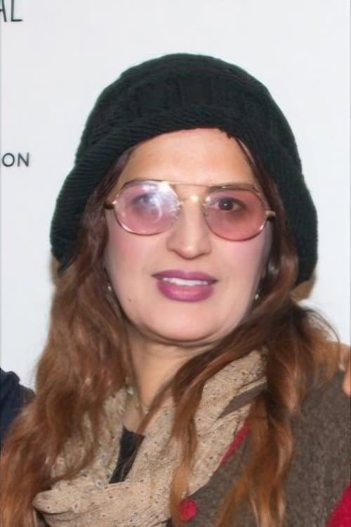 A portrait of Parisa Bakhtavar