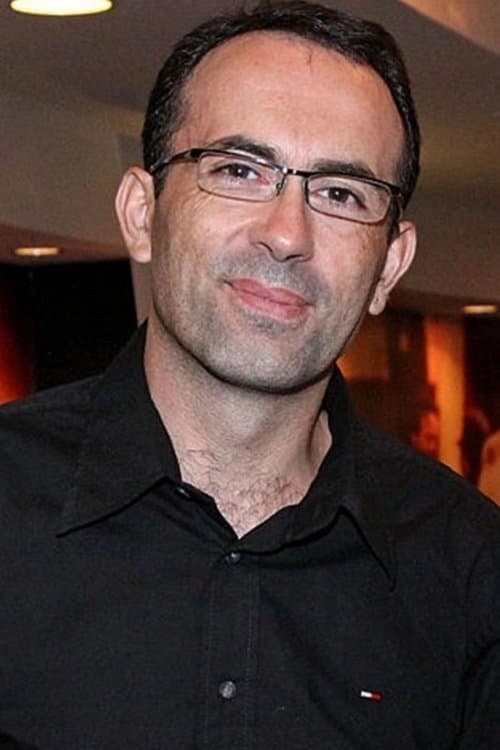 A portrait of Patxi Amezcua