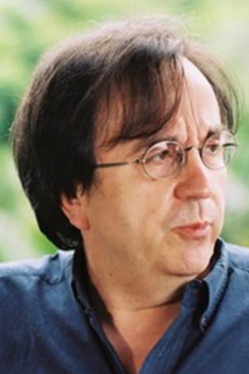 A portrait of Paulo Thiago