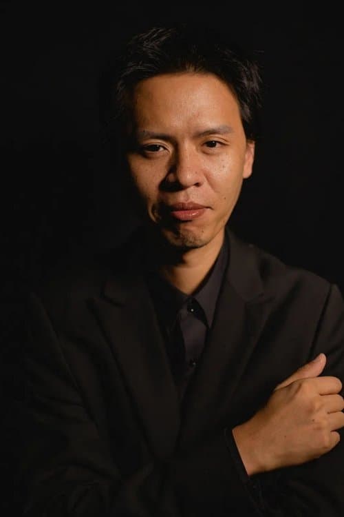 A portrait of 奚超