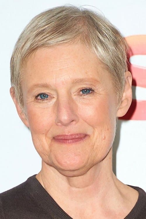 A portrait of Philippa Lowthorpe
