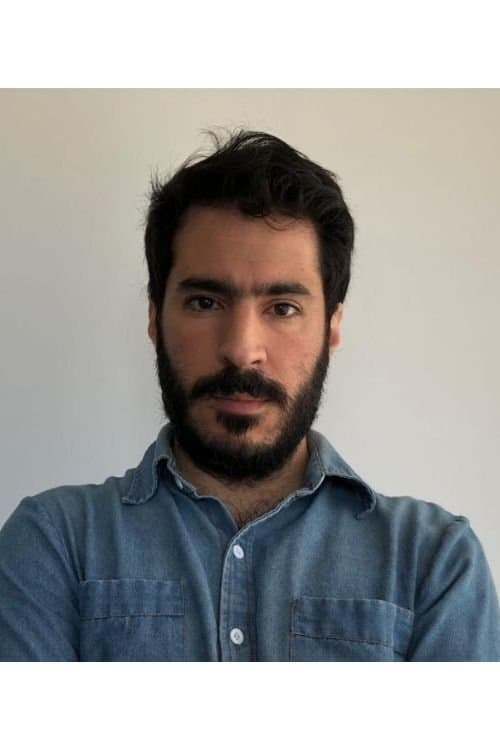 A portrait of Piter Moreira