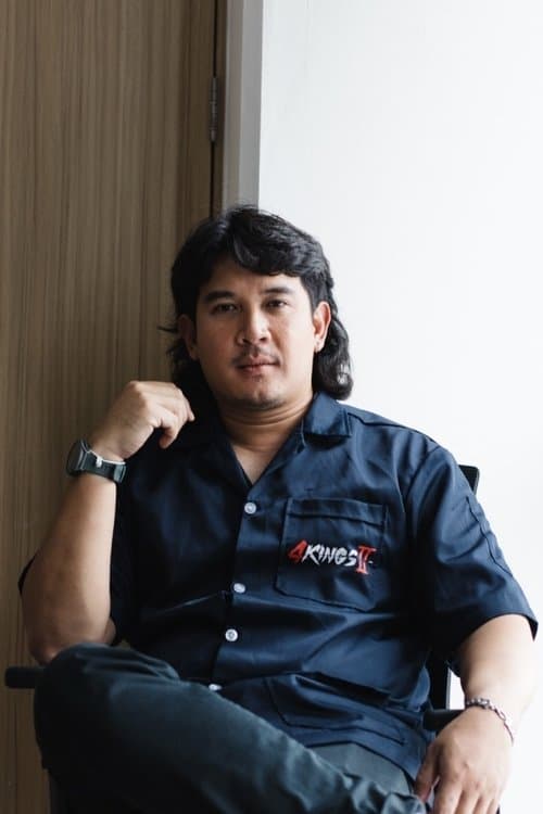 A portrait of Puttipong Nakthong
