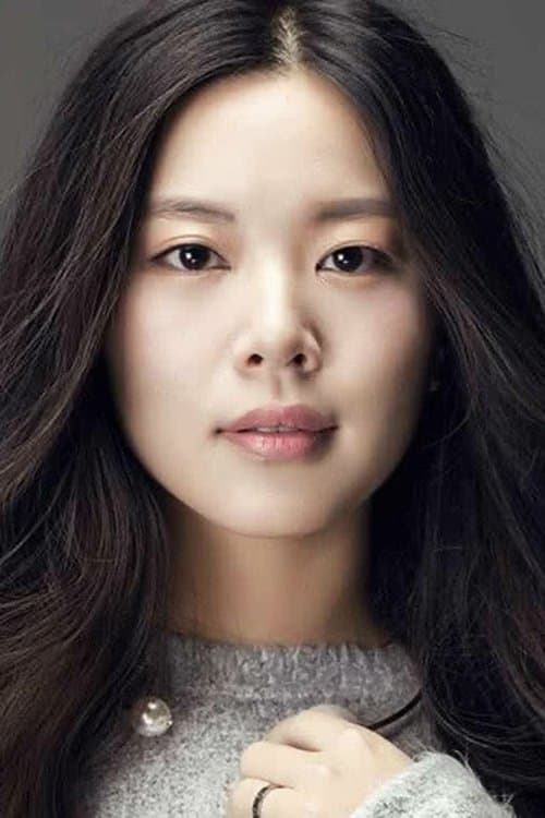 A portrait of Qin Haiyan