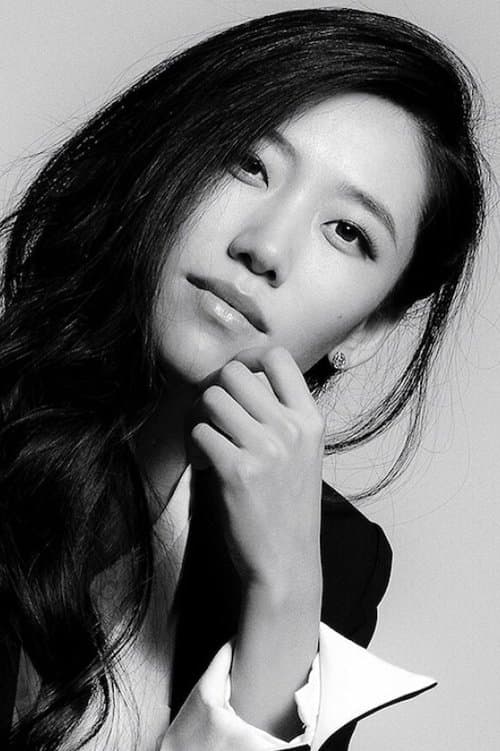 A portrait of Queena Li